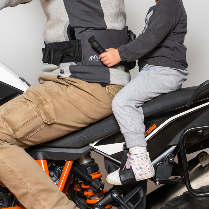 amphibious-babybiker-repose-pieds-enfant-moto-universel image 3