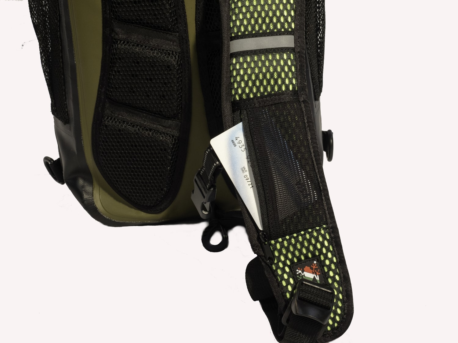 amphibious-atom-ii-sac-dos-ultra-compact-fermeture-mag image 7