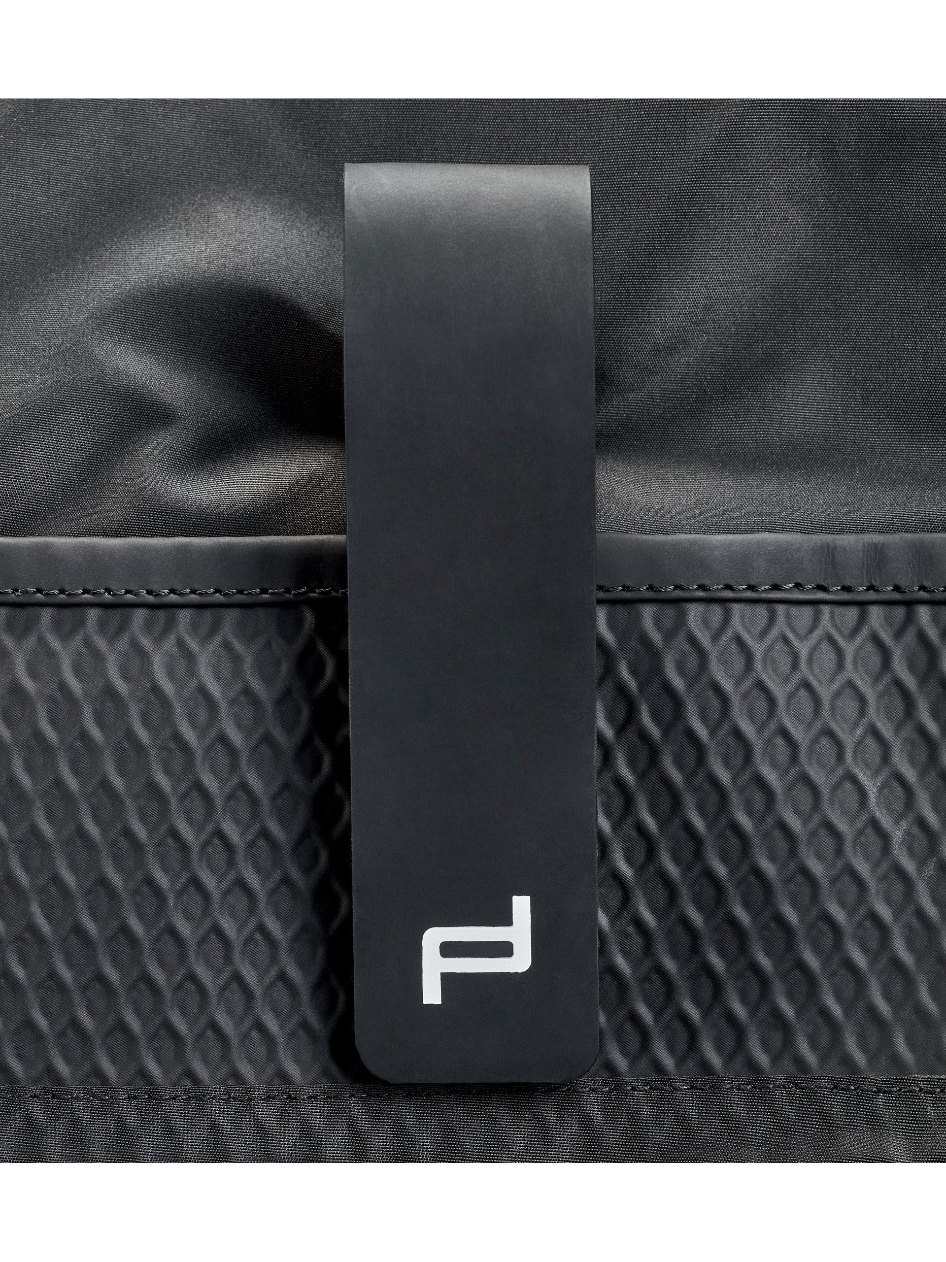 studio-collection-backpack-xs-total-black-nid-d-abeille image 6