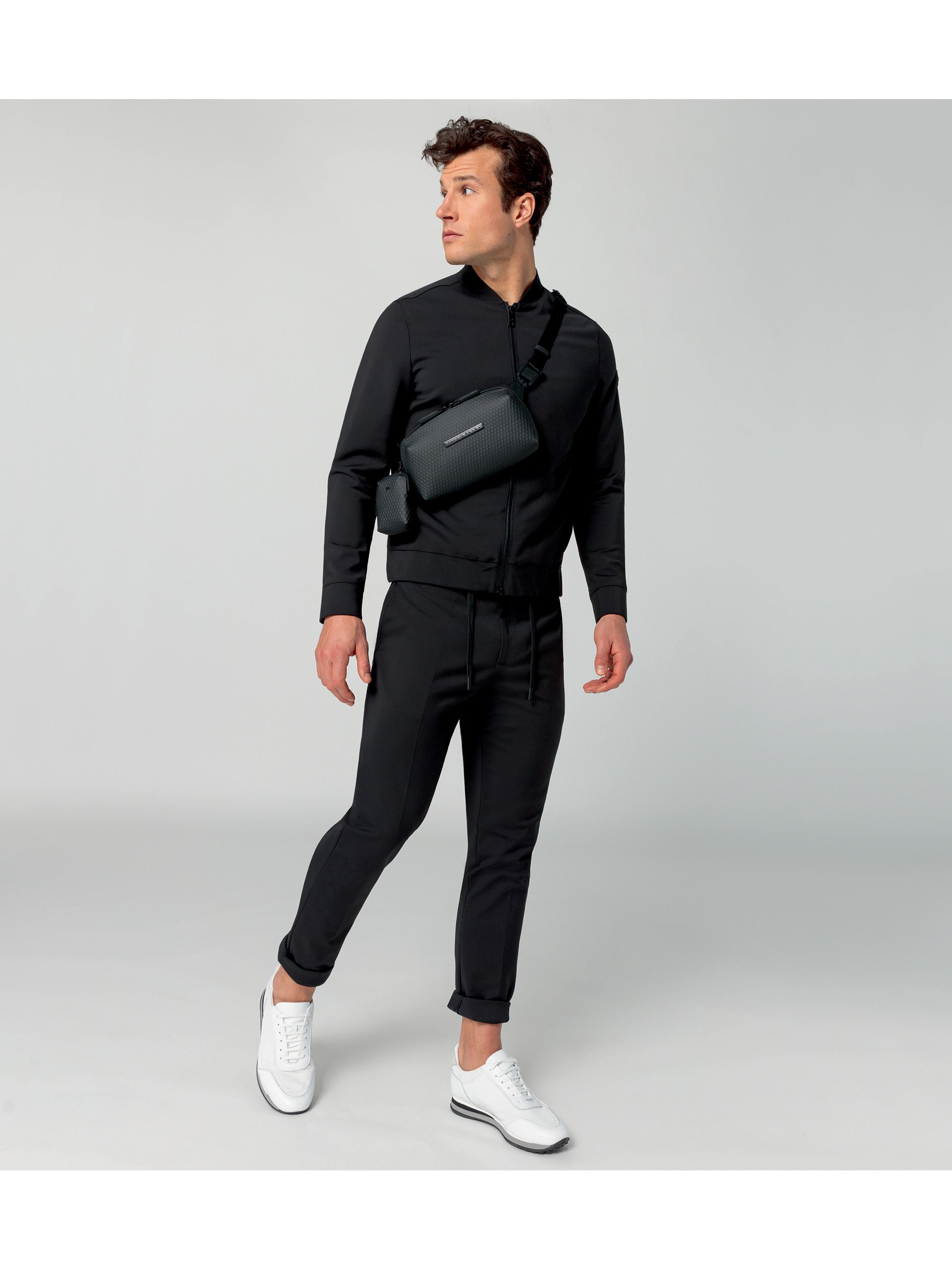 porsche-design-studio-sac-banane-total-black-nid-d-abeille image 8