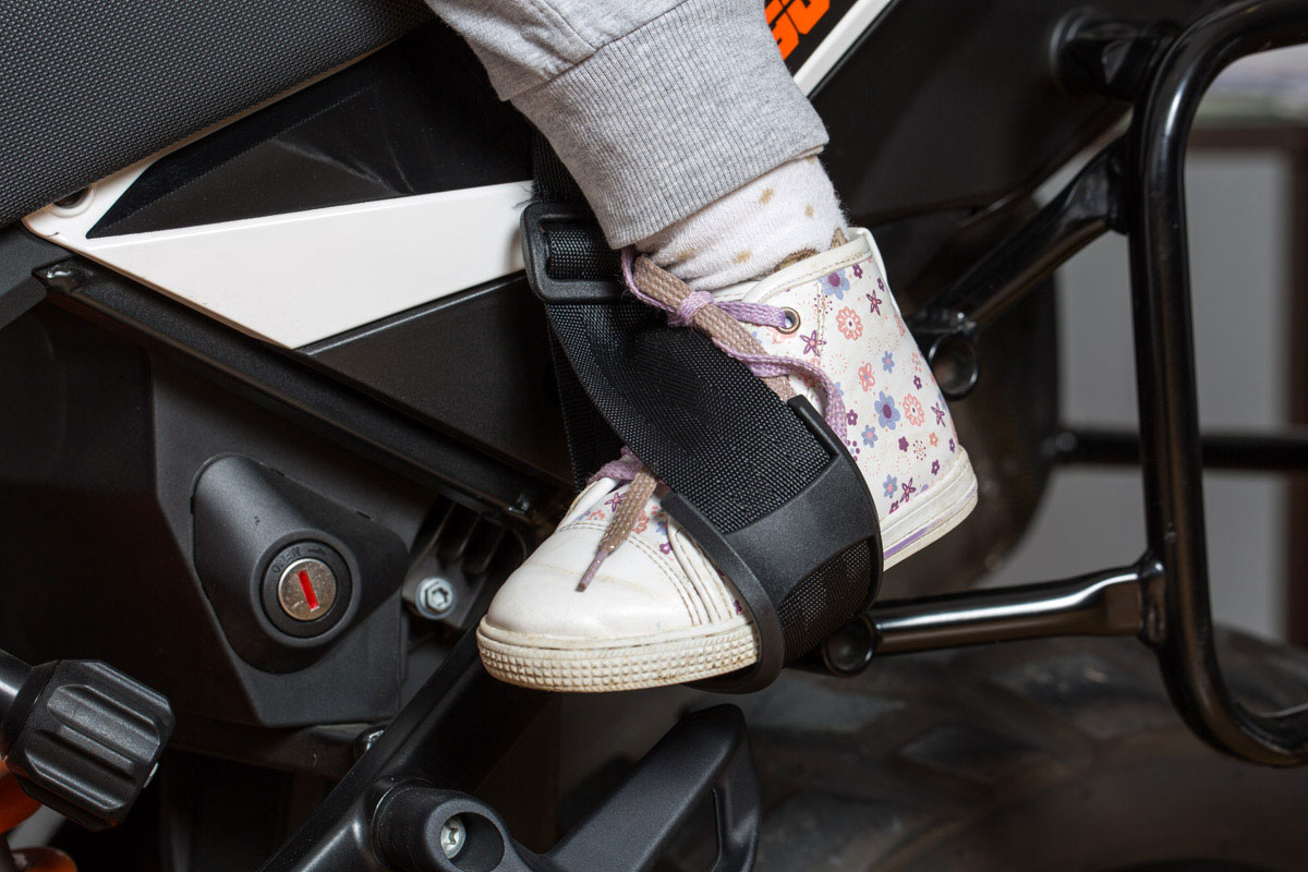 amphibious-babybiker-repose-pieds-enfant-moto-universel image 2